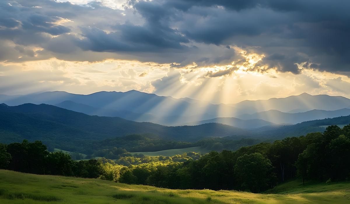SGh-Atempause Hoffnungszeichen- Sonnenstrahlen über Berglandschaft